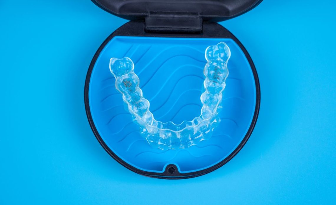 Czego oczekiwać po leczeniu Invisalign: wyniki i dalsza pielęgnacja